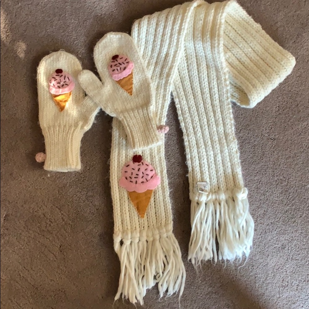 UO Ice Cream Scarf and Mitten Set